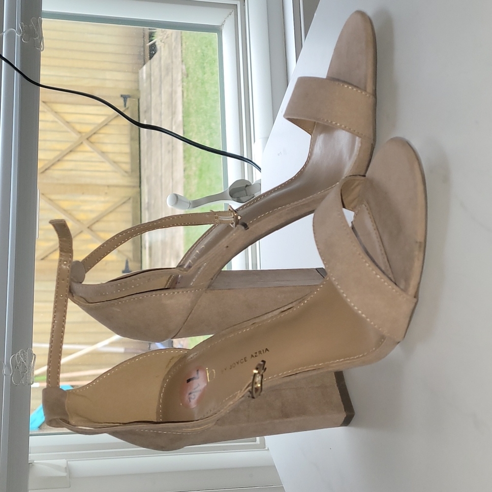 Neautral sandals